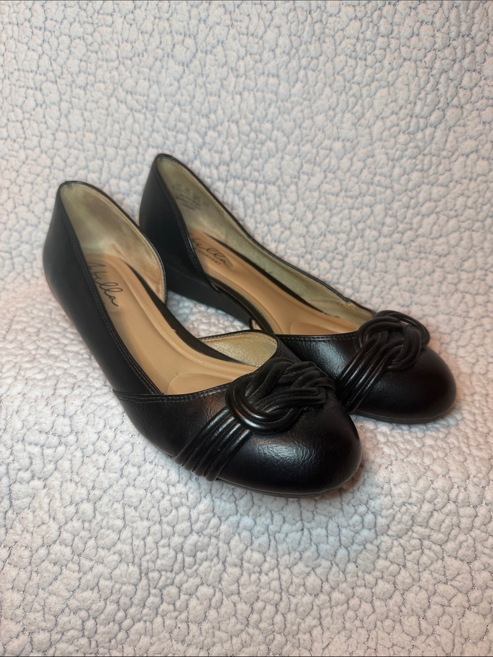 Abella Black Women's Knot-Toe Flats